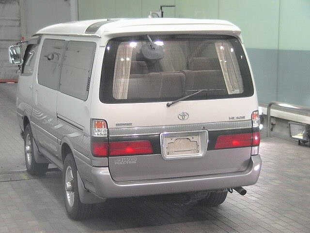 TOYOTA HIACE