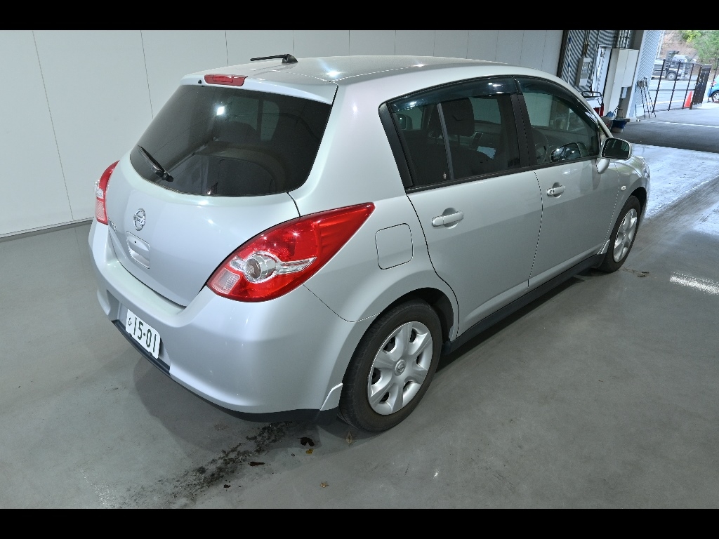 NISSAN TIIDA