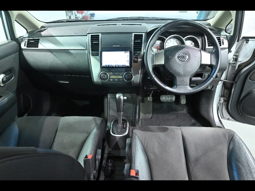NISSAN TIIDA
