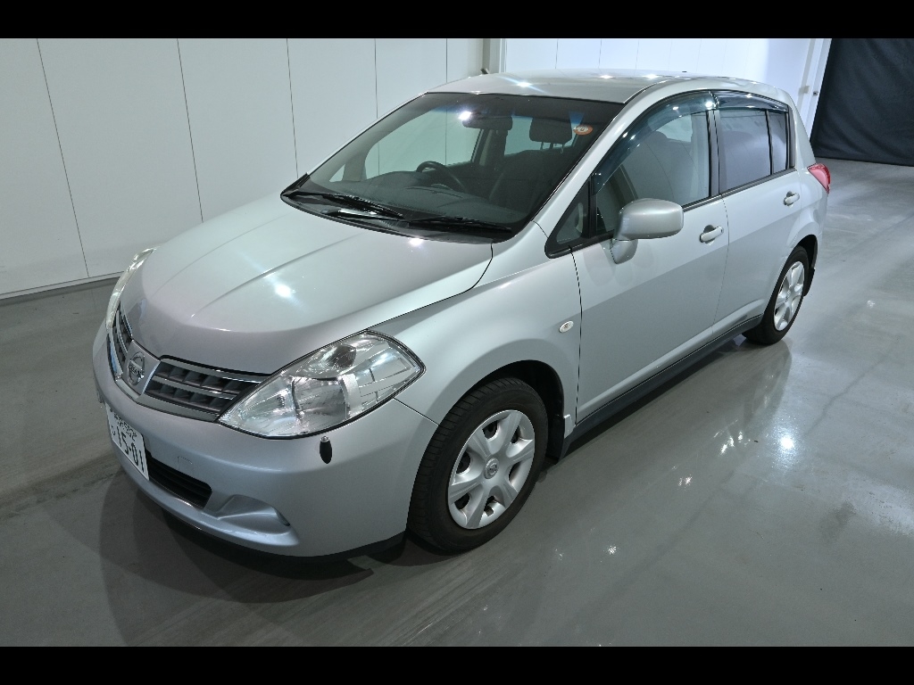 NISSAN TIIDA