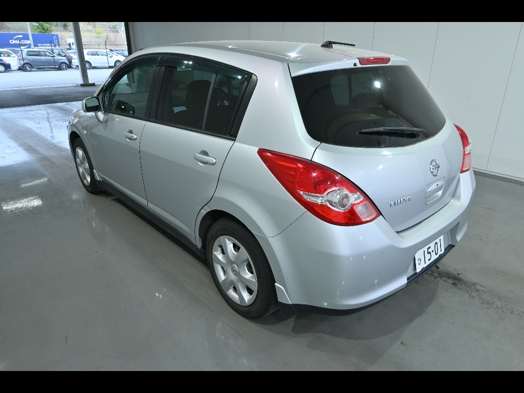 NISSAN TIIDA