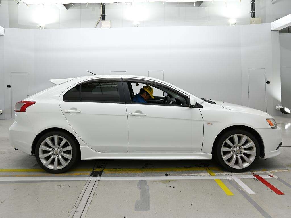 MITSUBISHI LANCER