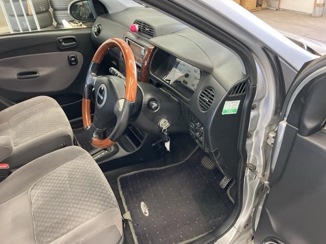 DAIHATSU MIRA AVY
