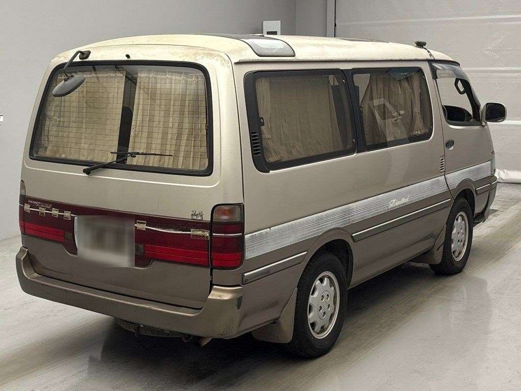 TOYOTA HIACE