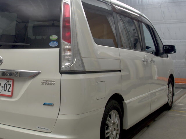 NISSAN SERENA
