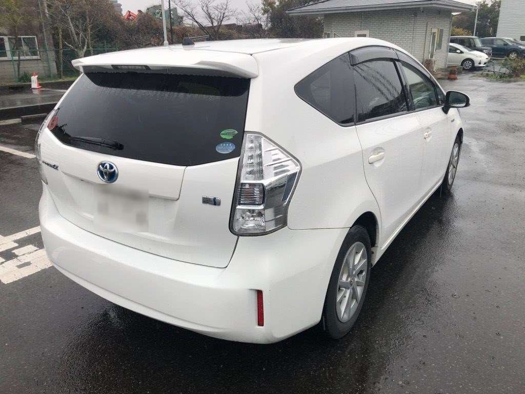 TOYOTA PRIUS ALPHA