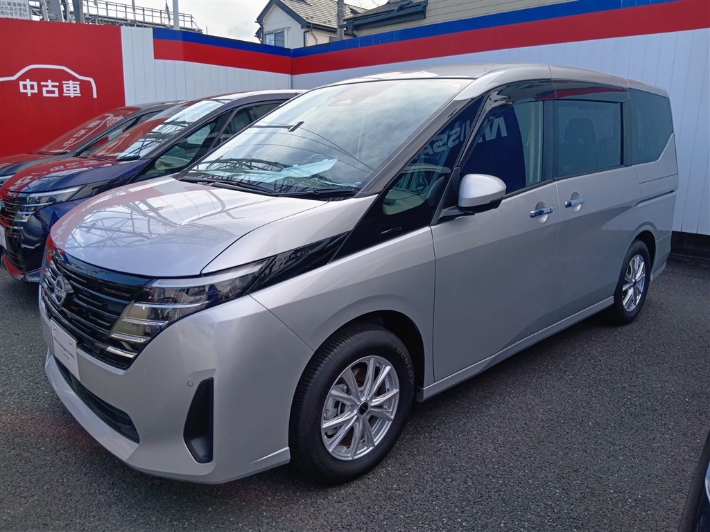 NISSAN SERENA
