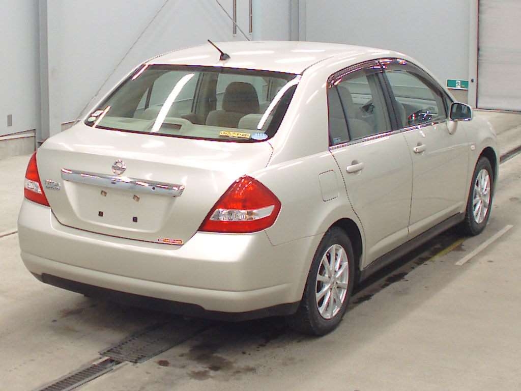 NISSAN TIIDA LATIO
