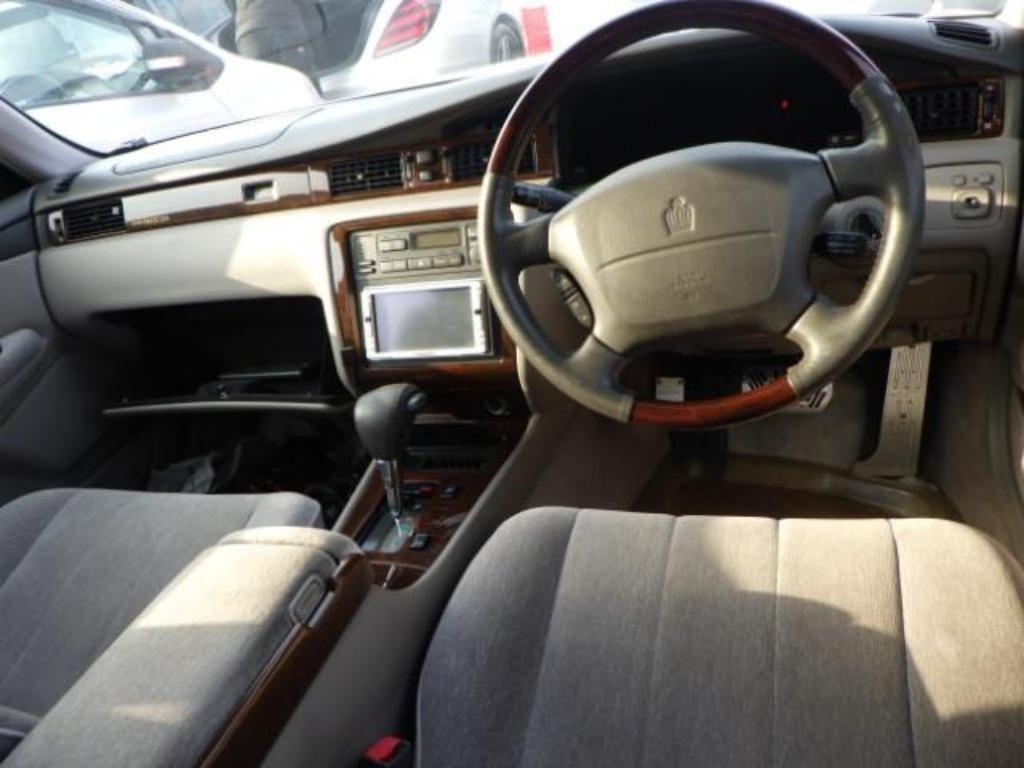 TOYOTA CROWN MAJESTA