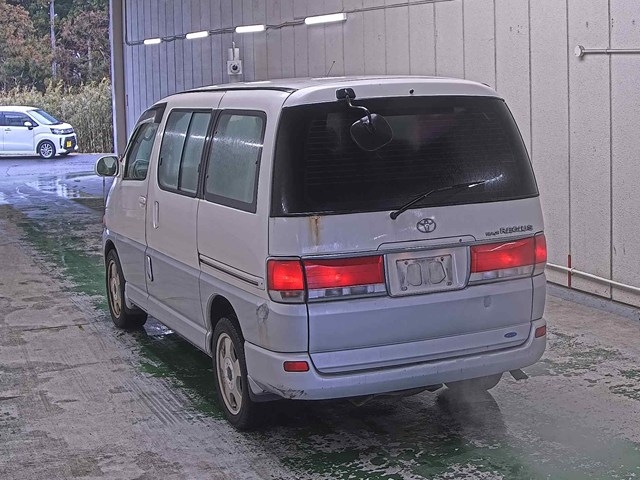 TOYOTA HIACE REGIUS
