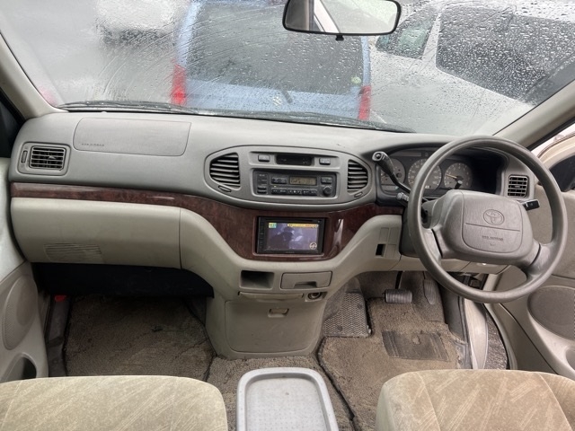 TOYOTA HIACE REGIUS