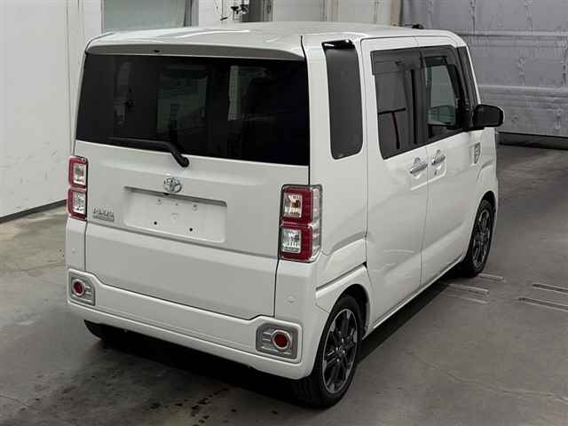 TOYOTA PIXIS MEGA