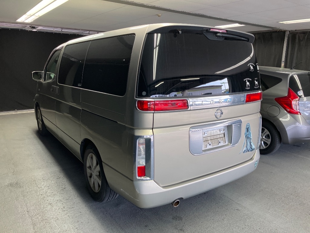 NISSAN ELGRAND