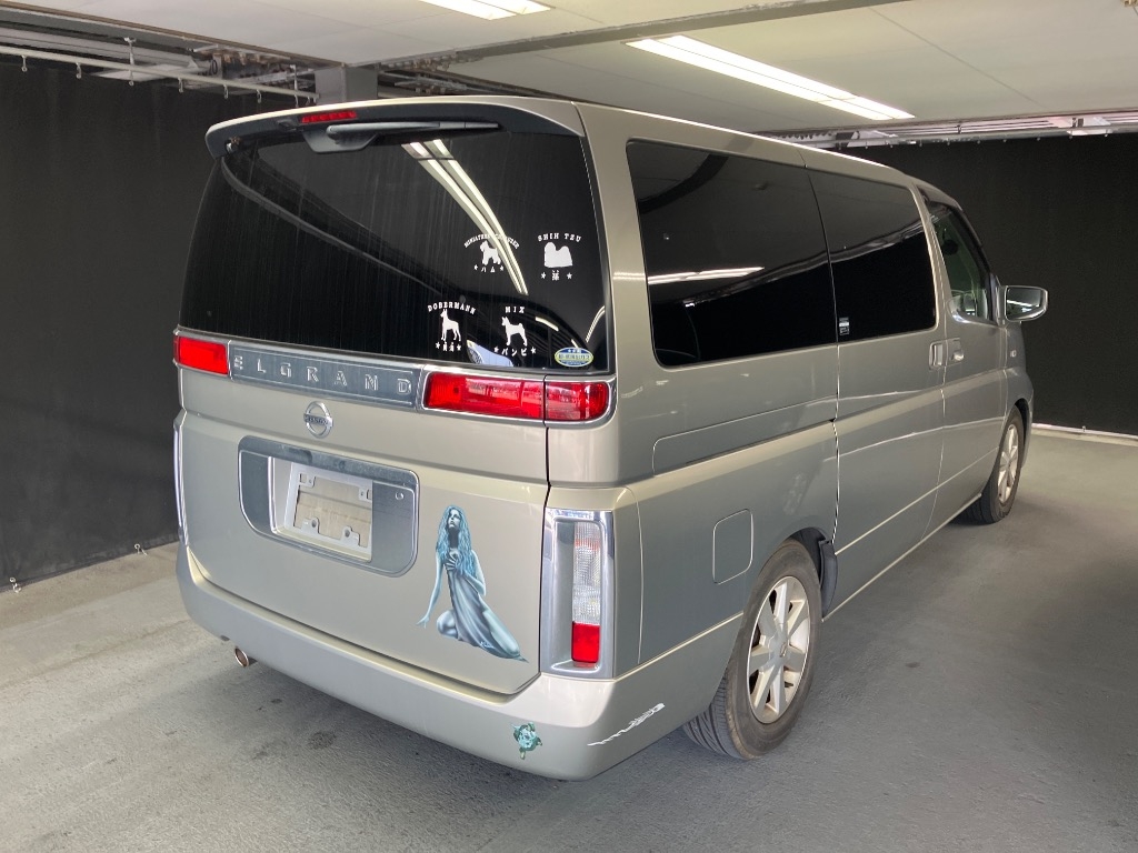 NISSAN ELGRAND