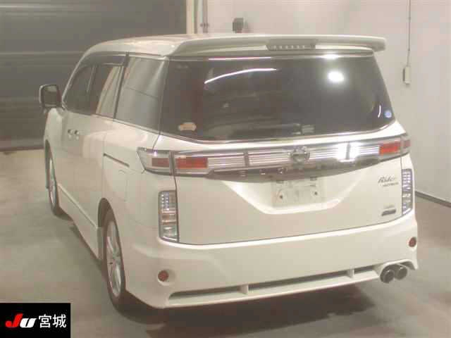 NISSAN ELGRAND