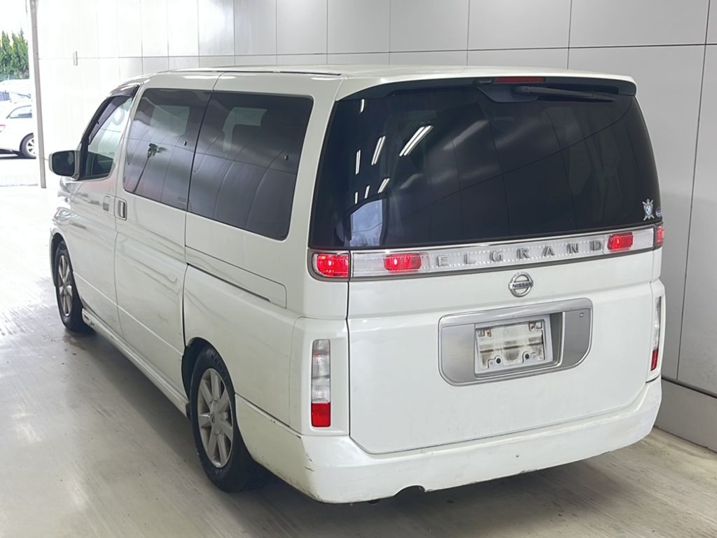 NISSAN ELGRAND