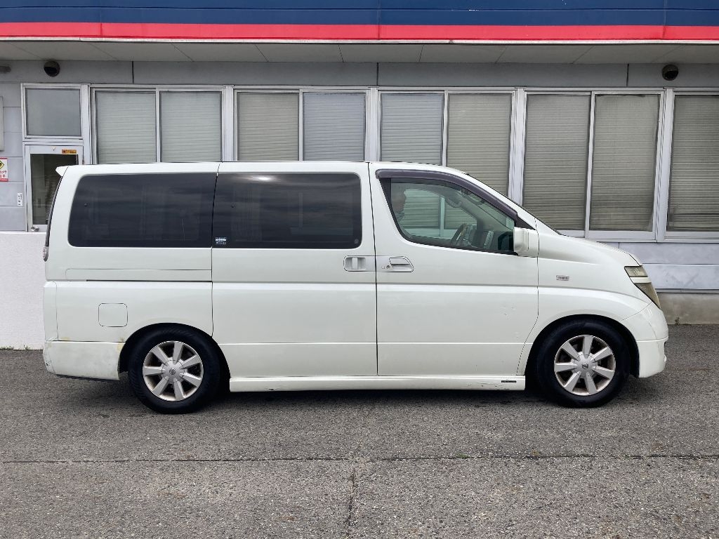 NISSAN ELGRAND