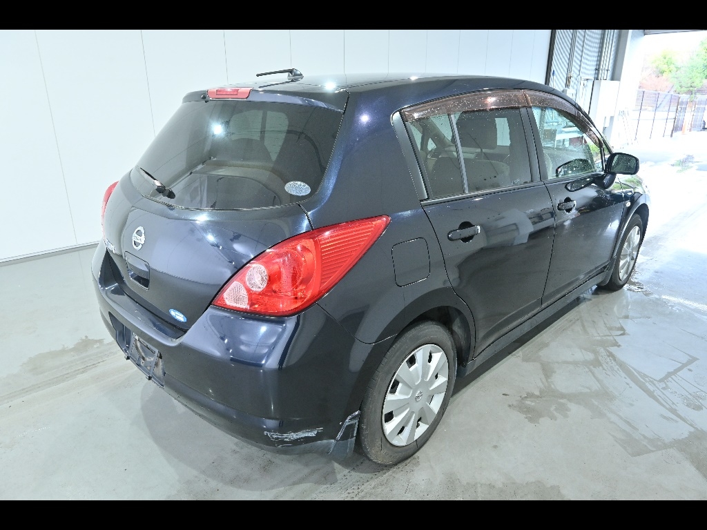 NISSAN TIIDA