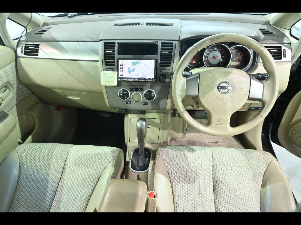 NISSAN TIIDA
