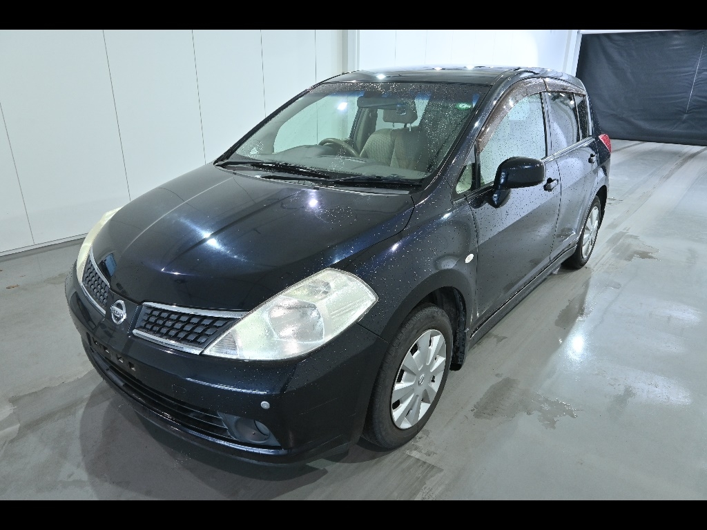 NISSAN TIIDA