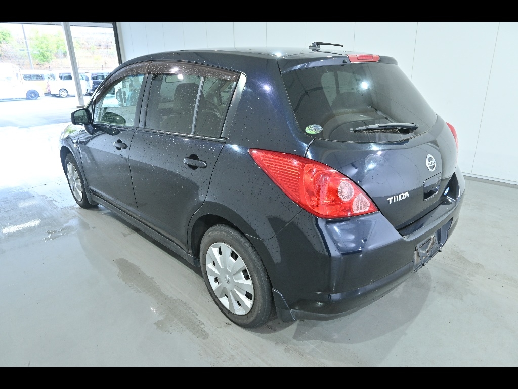 NISSAN TIIDA