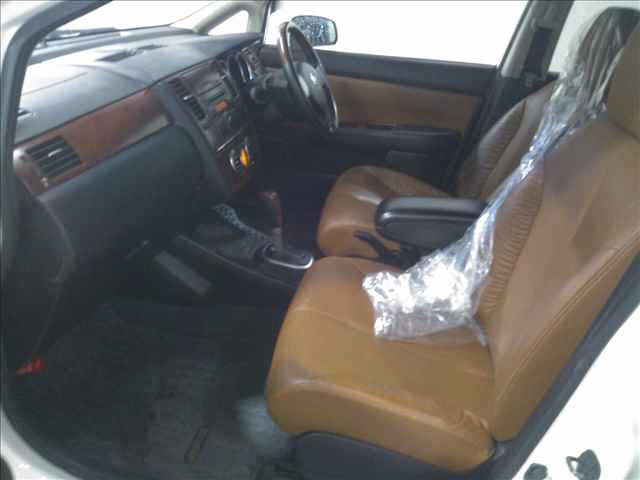 NISSAN TIIDA