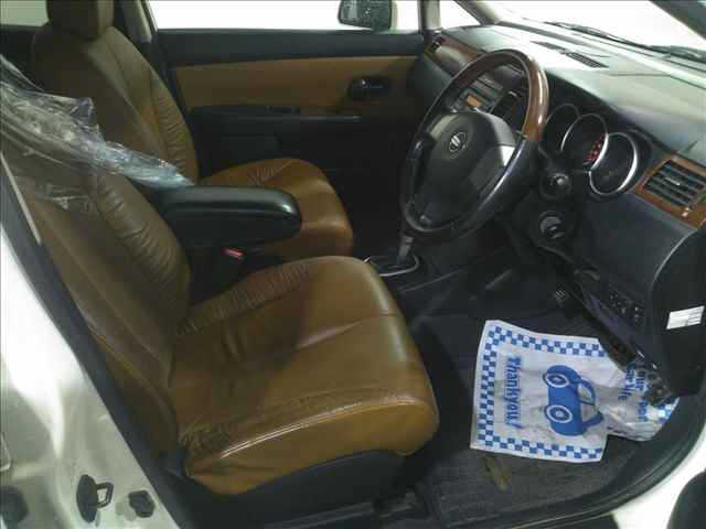 NISSAN TIIDA