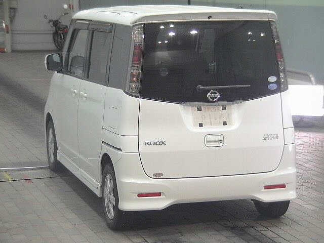 NISSAN ROOX