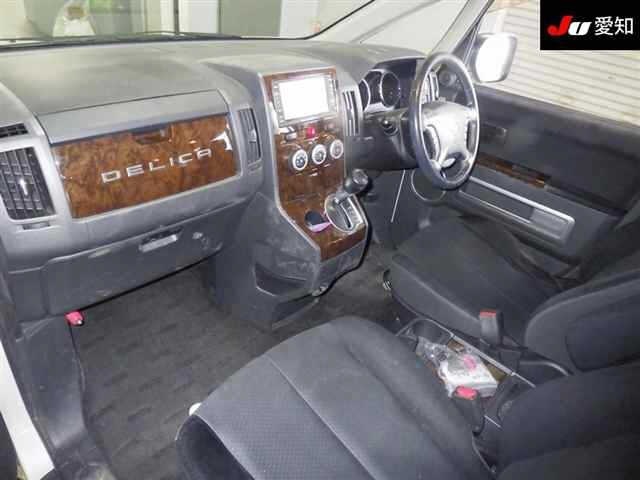 MITSUBISHI DELICA D:5