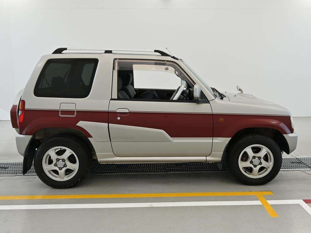 MITSUBISHI PAJERO MINI