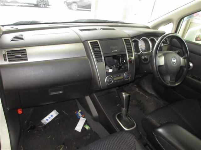NISSAN TIIDA