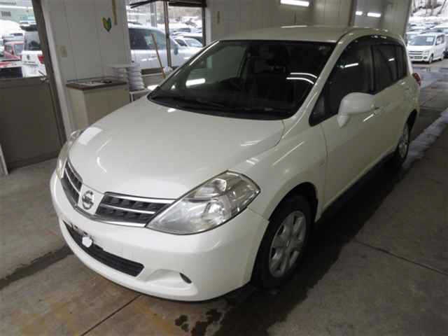 NISSAN TIIDA