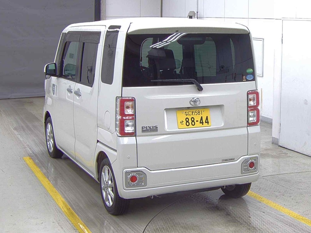 TOYOTA PIXIS MEGA