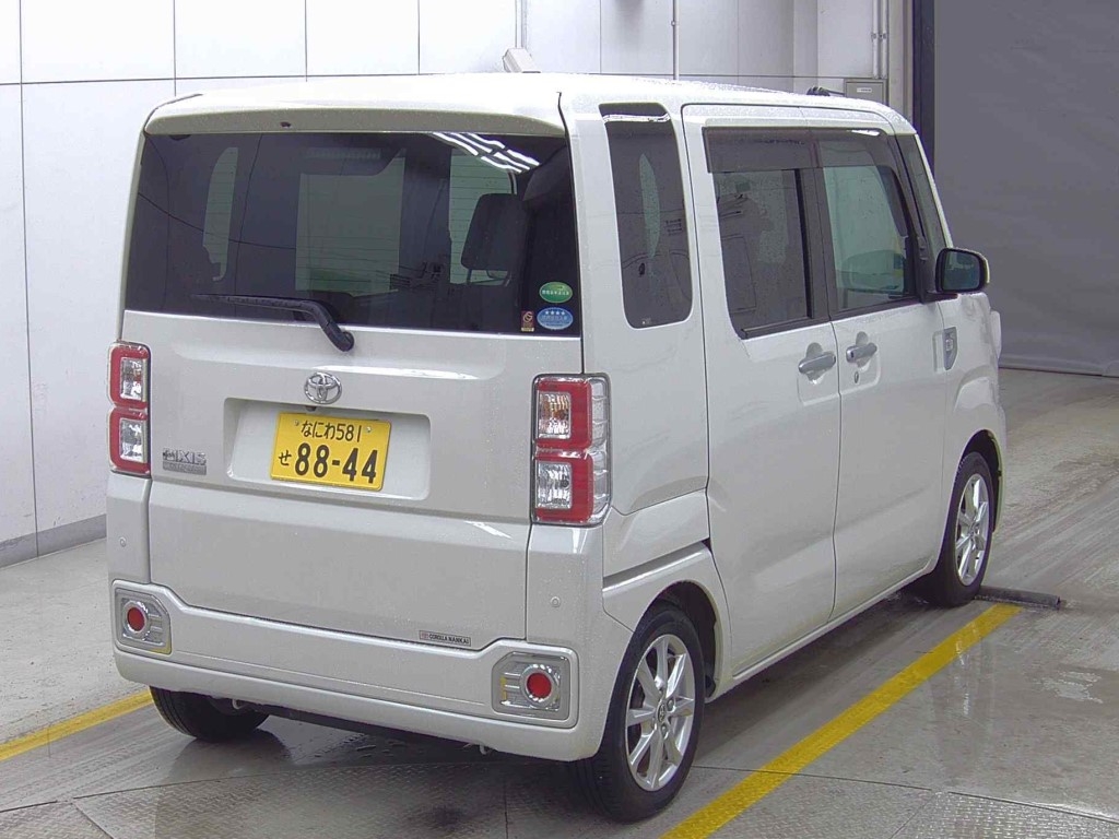 TOYOTA PIXIS MEGA