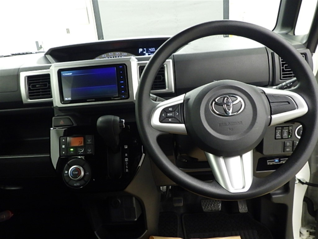 TOYOTA PIXIS MEGA