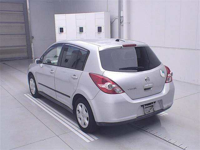 NISSAN TIIDA