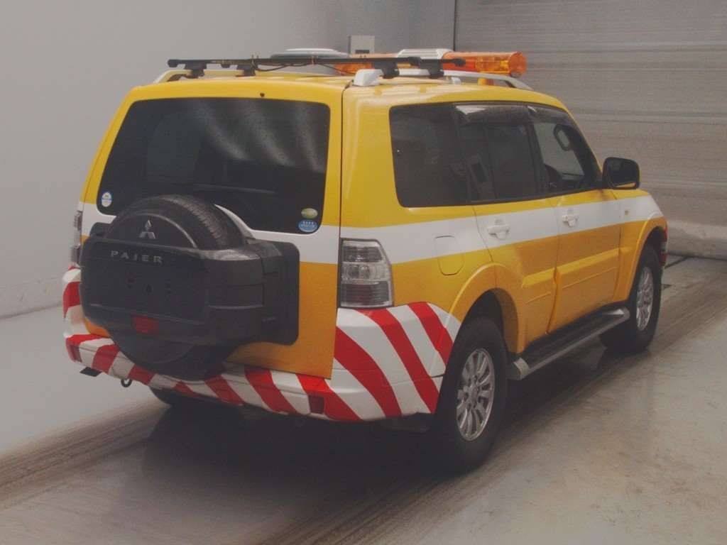 MITSUBISHI PAJERO