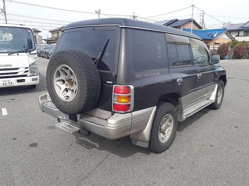 MITSUBISHI PAJERO