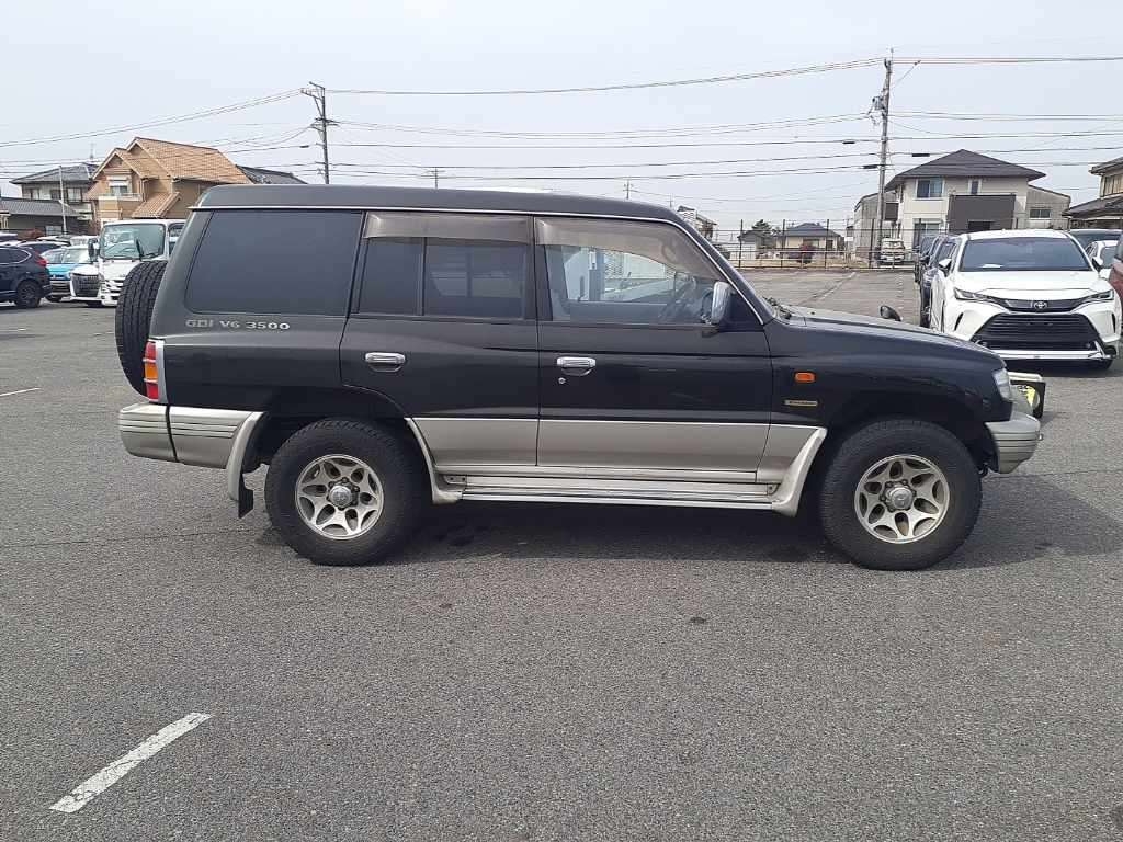 MITSUBISHI PAJERO