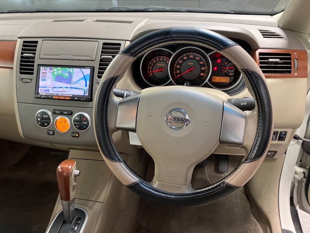 NISSAN TIIDA LATIO