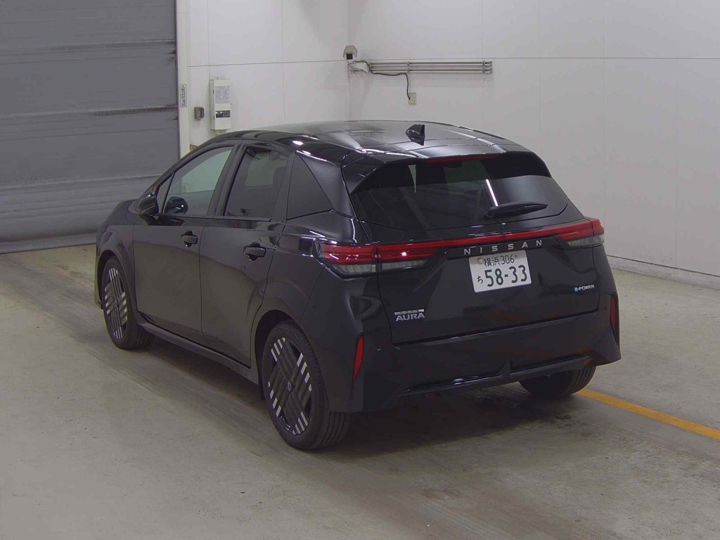 NISSAN AURA