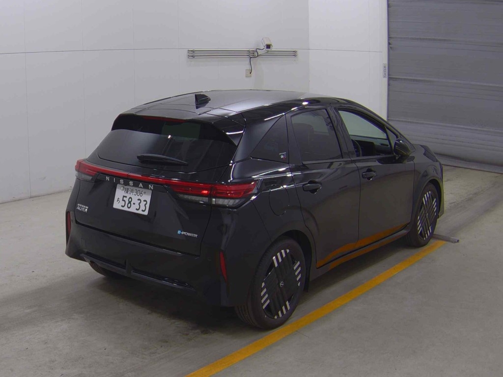 NISSAN AURA