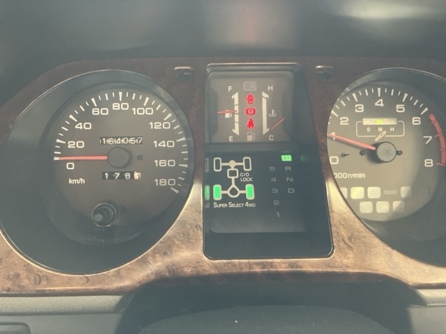 MITSUBISHI PAJERO