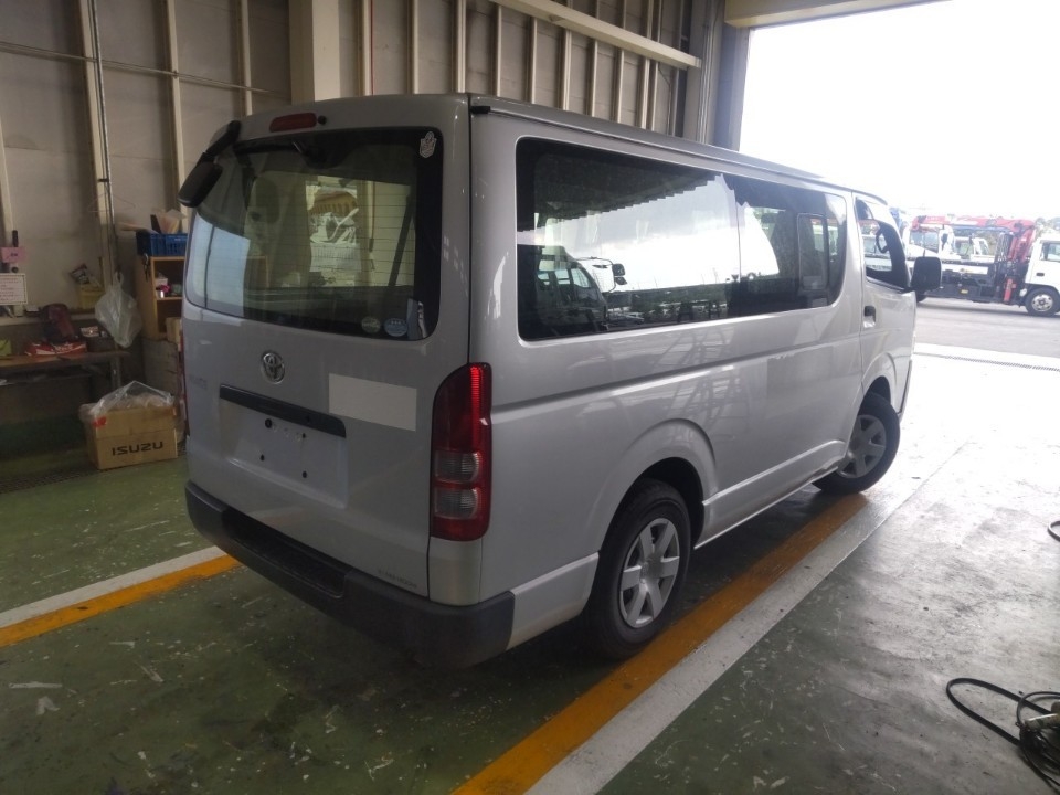 TOYOTA REGIUS ACE