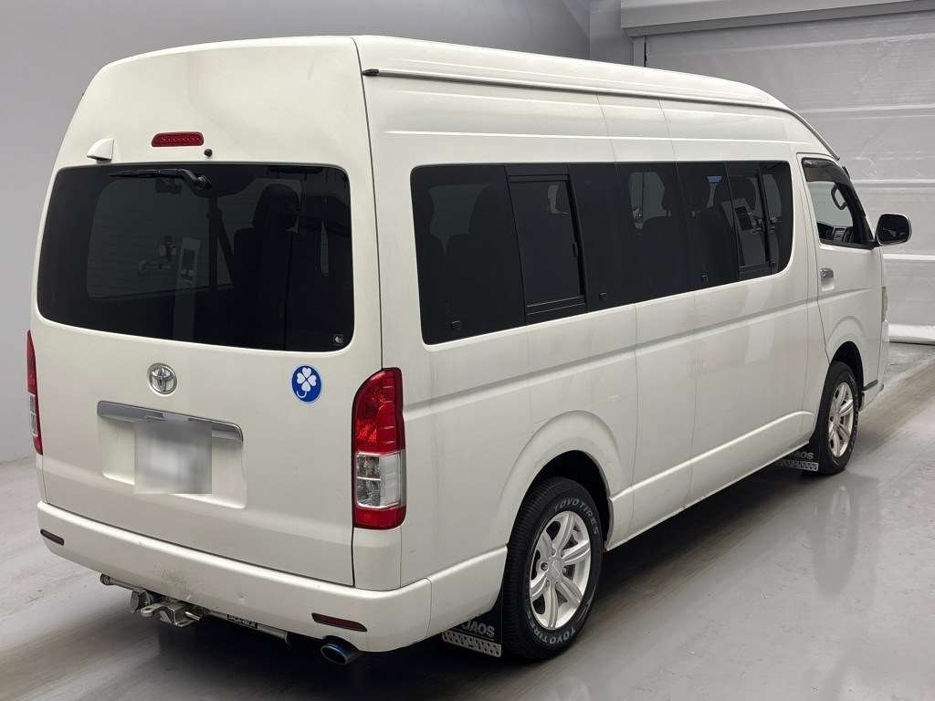 TOYOTA HIACE
