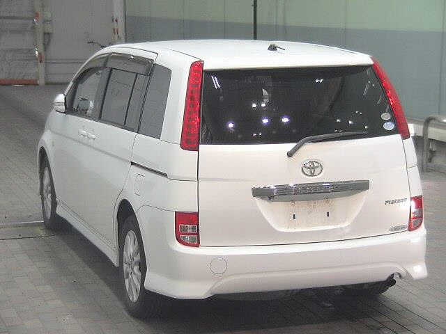 TOYOTA ISIS