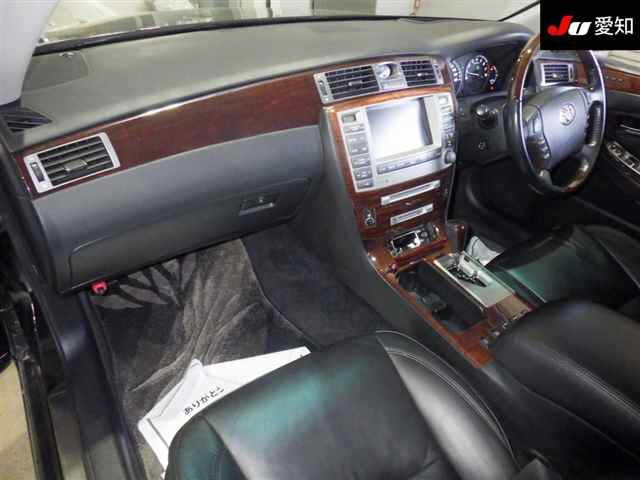 TOYOTA CROWN MAJESTA