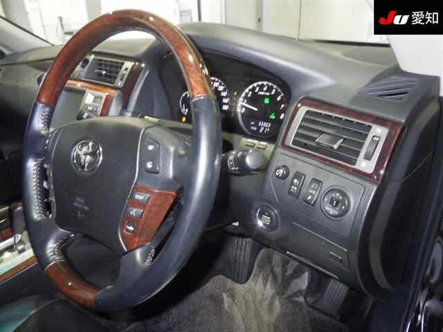 TOYOTA CROWN MAJESTA