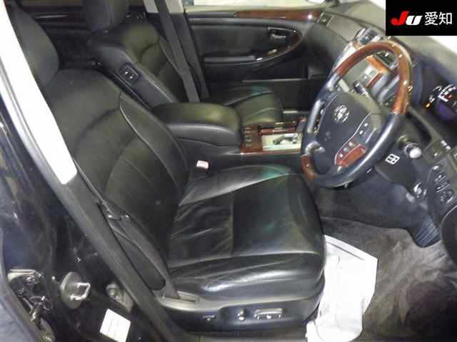 TOYOTA CROWN MAJESTA