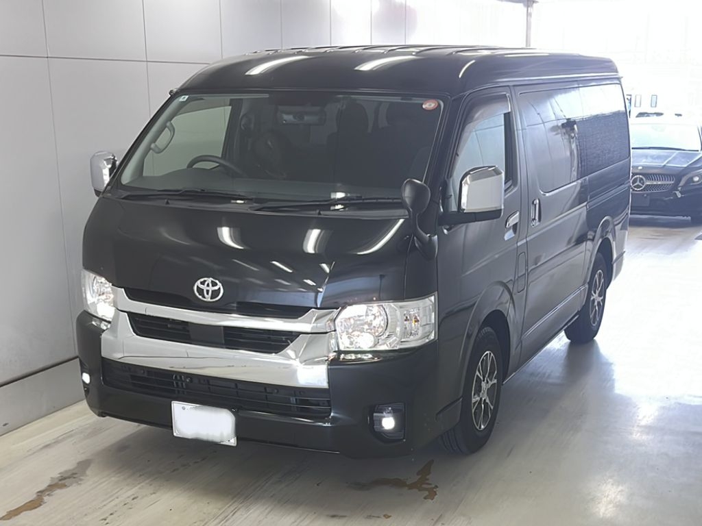 TOYOTA HIACE
